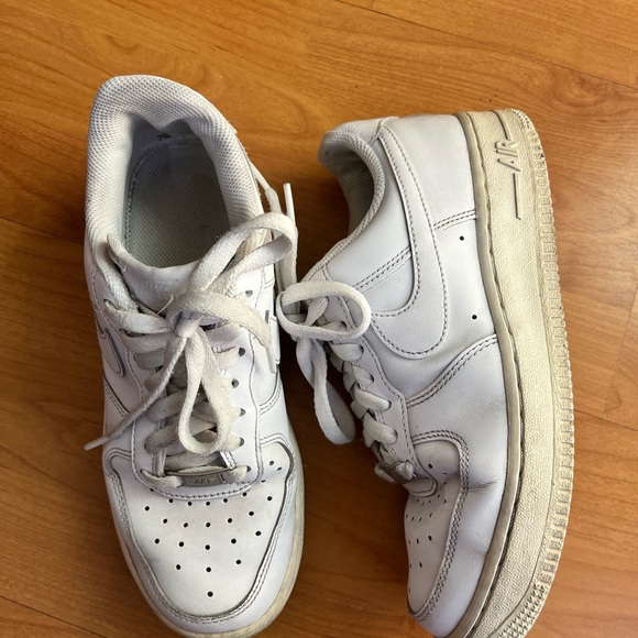 Nike White Athletic Shoes - Picture 3 of 6